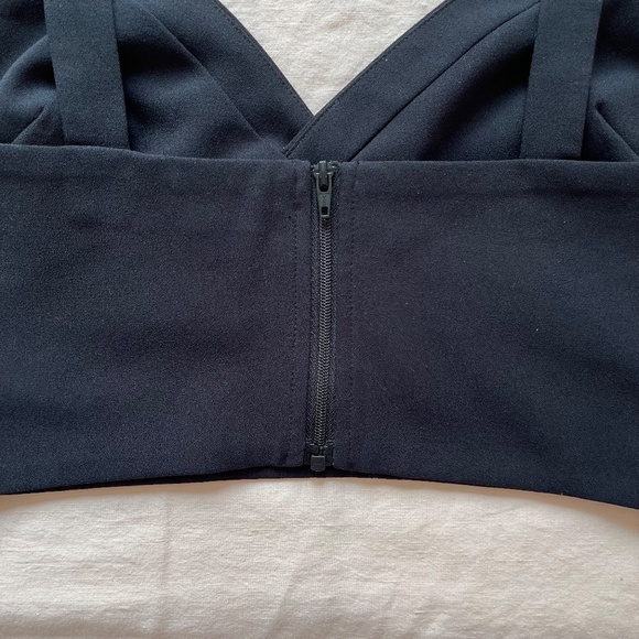 Aritzia Babaton⎜LINCOLN BRA TOP⎜BLACK - Picture 10 of 15